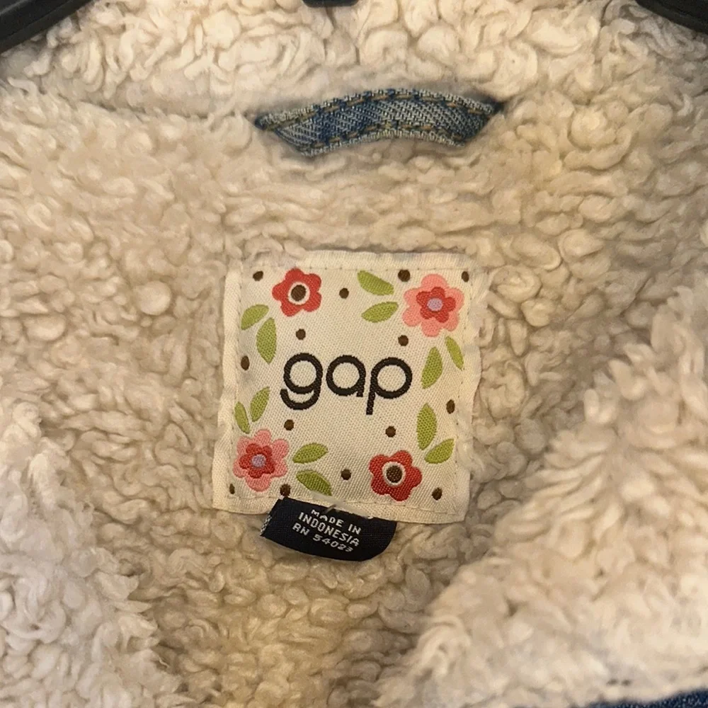 GAP Denim Jacket with Floral Embroidery and‎ Fleece Collar